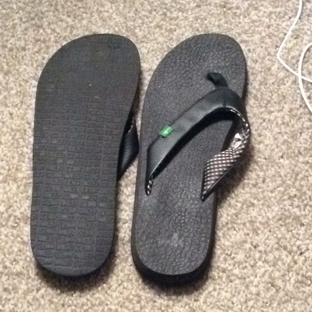 Black sanuk flip flops